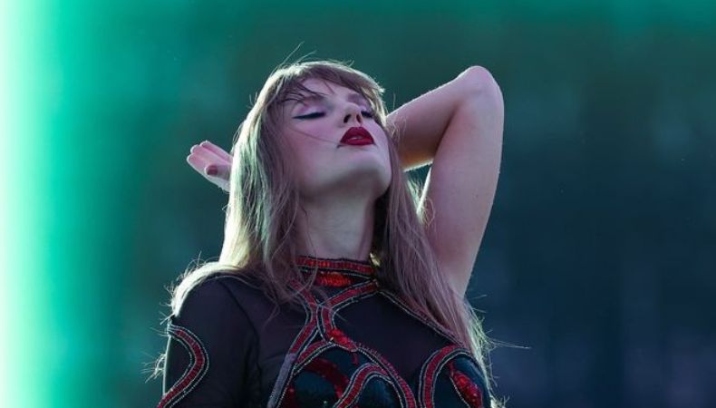 En el mundo de las redes sociales rondó un video viral de Taylor Swift, donde fue sorprendida limpiándose los mocos en su paso por Edimburgo.