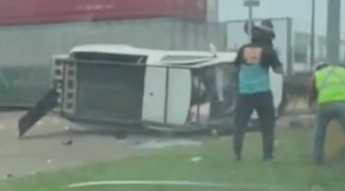 En Sinaloa se registró un fatal accidente en el que un tren impactó contra un carro que intentaba ganarle al pasar las líneas.