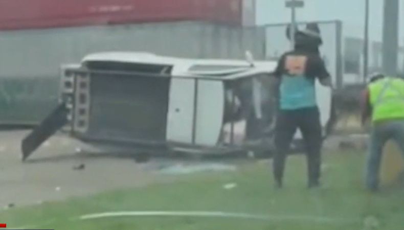 En Sinaloa se registró un fatal accidente en el que un tren impactó contra un carro que intentaba ganarle al pasar las líneas.