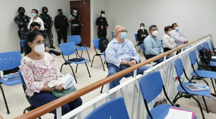 La Fiscalía logró que se admitan las pruebas contra seis exfuncionarios del FMLN, quienes están procesados por el Caso Sobresueldos.