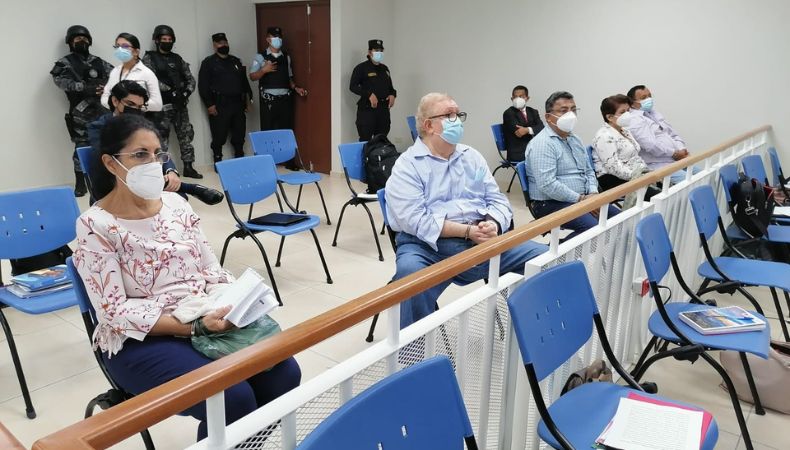 La Fiscalía logró que se admitan las pruebas contra seis exfuncionarios del FMLN, quienes están procesados por el Caso Sobresueldos.