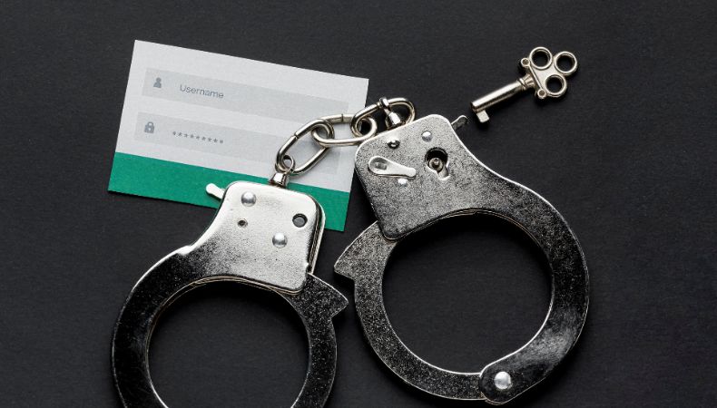 La Fiscalía giró 306 órdenes de captura contra los seis imputados vinculados a las estafas de una agencia de viajes.