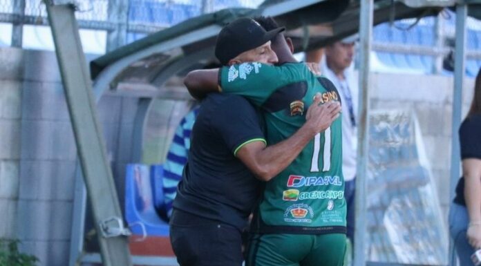El entrenador de Dragón habló de lo que sucedió en el camerino tras la dolorosa caída frente a Firpo.