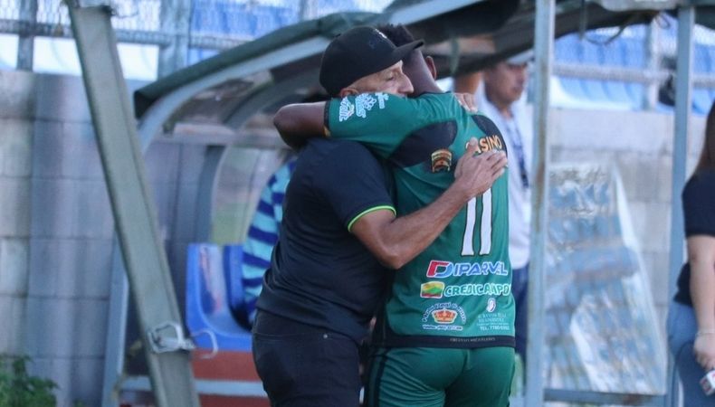 El entrenador de Dragón habló de lo que sucedió en el camerino tras la dolorosa caída frente a Firpo.