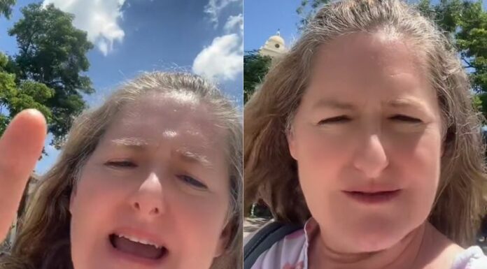 En TikTok se ha vuelto tendencia un video de una extranjera que se pronuncia ante el tipo de música que se reproduce en el Centro Histórica.