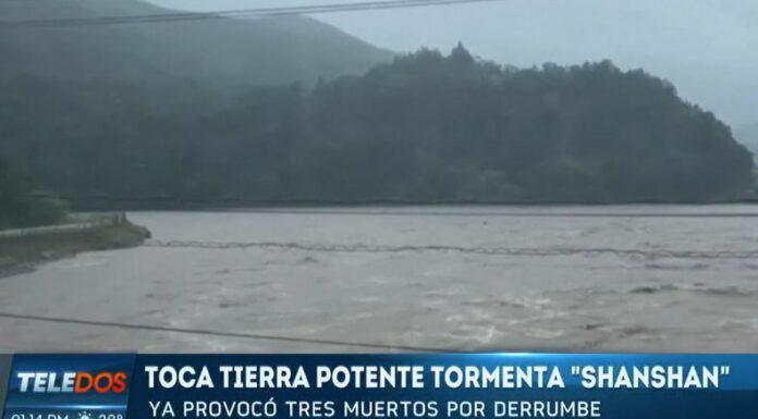 El tifón Shanshan azotó el sur de Japón con lluvias torrenciales y vientos, que ha dejado varias muertes y heridos.