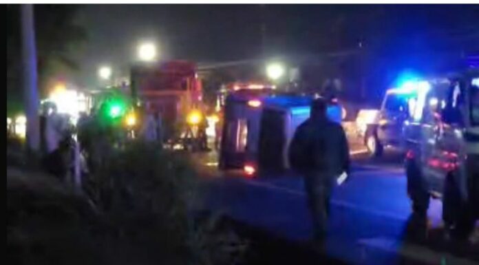 A esta hora de la noche se reporta un carro volcado en Colón. Autoridades de la Policía Nacional Civil (PNC) se mantienen en la zona.