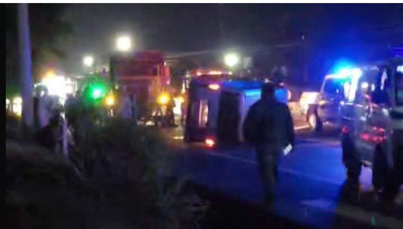 A esta hora de la noche se reporta un carro volcado en Colón. Autoridades de la Policía Nacional Civil (PNC) se mantienen en la zona.