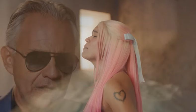Karol G y Andrea Bocelli unen sus voces en la emblemática canción 