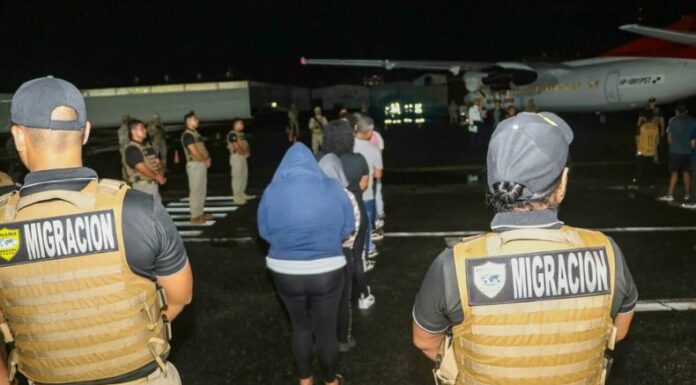 Panamá continúa con la deportación de migrantes que cruzan la Selva del Darién. Las últimas repatriaciones son de ecuatorianos y colombianos.