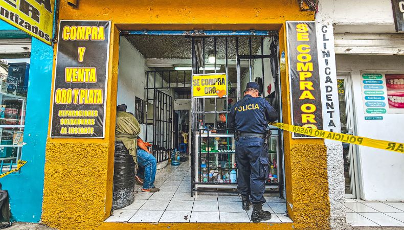 La Fiscalía continúa ejecutando allanamientos en los negocios vinculados a miembros de la pandilla Mao Mao.