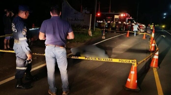 La Policía Nacional Civil (PNC) reportó que un hombre perdió la vida tras ser atropellado en la carretera a Nahuizalco.