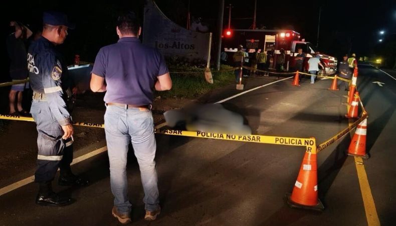La Policía Nacional Civil (PNC) reportó que un hombre perdió la vida tras ser atropellado en la carretera a Nahuizalco.