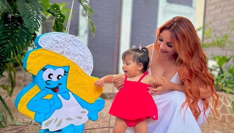 Liz Pleitez comparte un instante emotivo en la vida de su pequeña, quien recientemente cumplió su primer año.