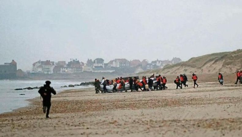 El naufragio en el Canal La Mancha, al norte de las costas de Francia, ha cobrado la vida de varios migrantes que intentaban cruzar de ilegal.