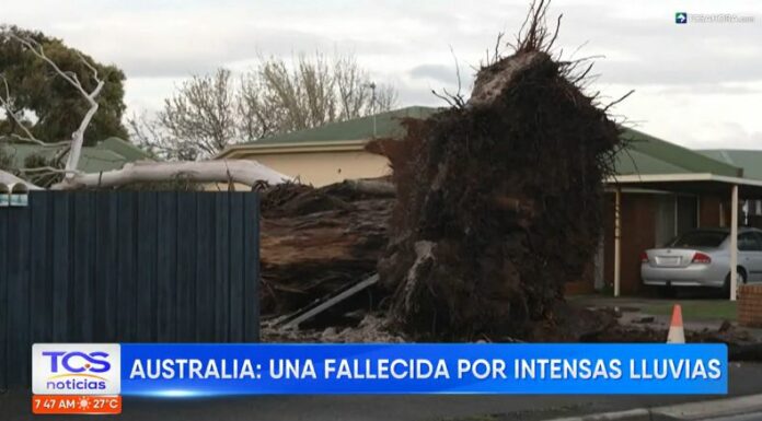 Al menos una mujer falleció y más de 120,000 personas quedaron sin suministro eléctrico tras las intensas lluvias que afectaron Australia.