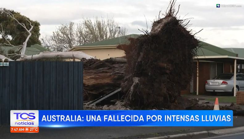 Al menos una mujer falleció y más de 120,000 personas quedaron sin suministro eléctrico tras las intensas lluvias que afectaron Australia.