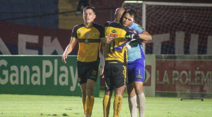 El entrenador de Platense, Jorge Ábrego, informó que la directiva se puso en contacto con la plantilla para tratar un tema extracancha.