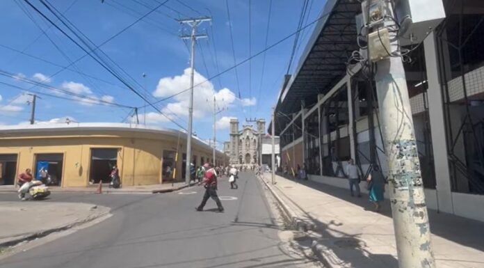 El Ministerio de Obras Públicas avanza en la siguiente etapa del cableado subterráneo en el Centro Histórico de San Salvador.