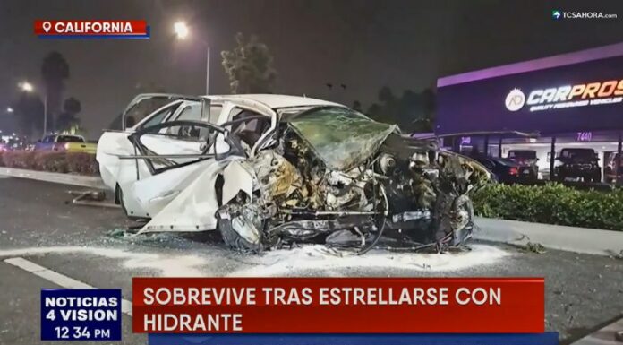 Un conductor en California se salvó de milagro tras protagonizar un fuerte accidente, en el que terminó impactando contra un hidrante.