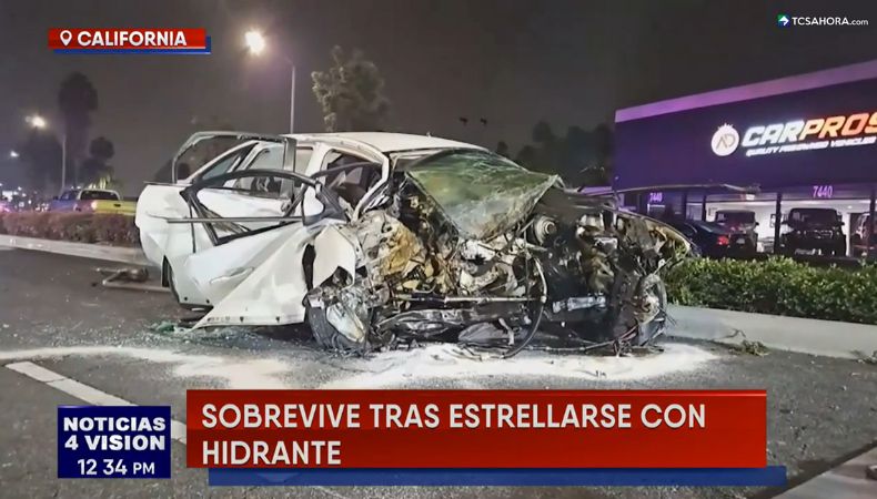 Un conductor en California se salvó de milagro tras protagonizar un fuerte accidente, en el que terminó impactando contra un hidrante.