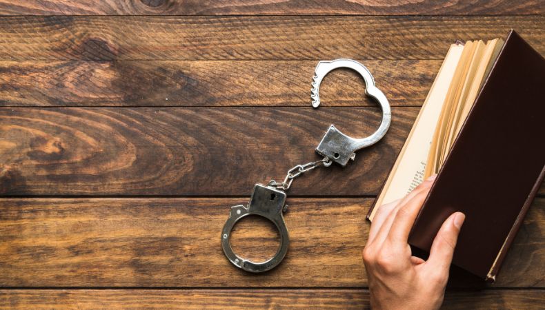 La Fiscalía General de la República (FGR) presentó requerimiento contra un hombre acusado de feminicidio agravado de su expareja.