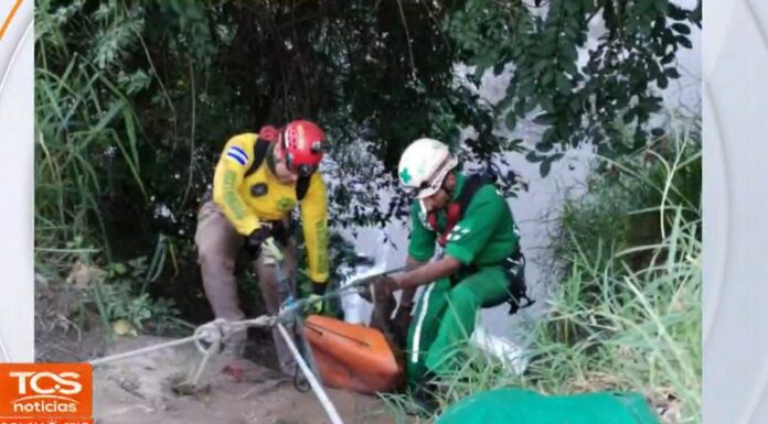 Guardavidas de Comandos de Salvamento recuperaron el cuerpo sin vida de un hombre, reportado como desaparecido en Apopa.