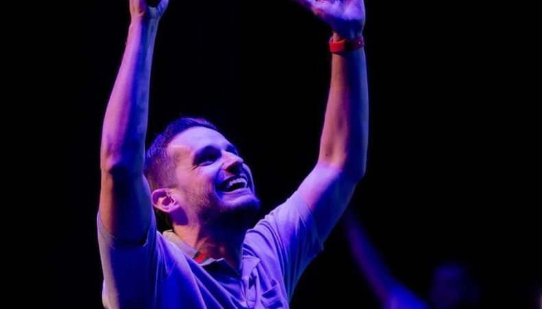 El influencer mexicano, Adrián Marcelo, dejó el juego y abandonó el reality show tras protagonizar tremendas polémicas.