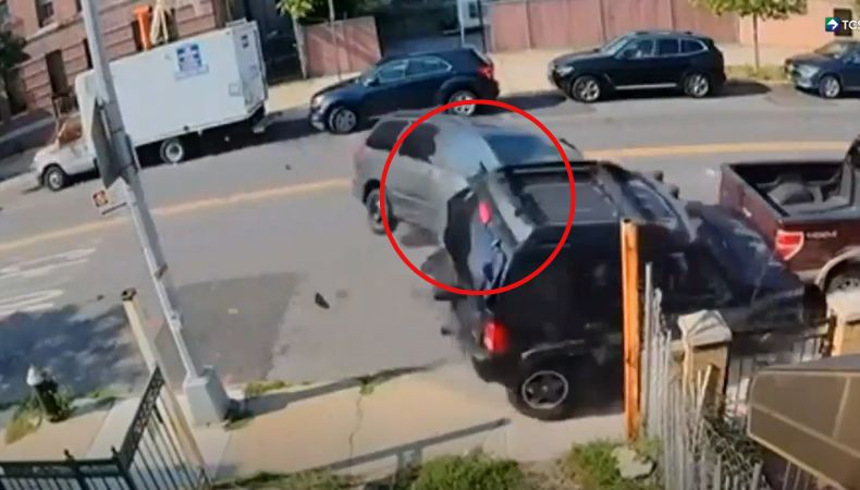 En video quedó registrado el momento exacto en el que un conductor perdió el control de su vehículo y provocó un grave accidente.