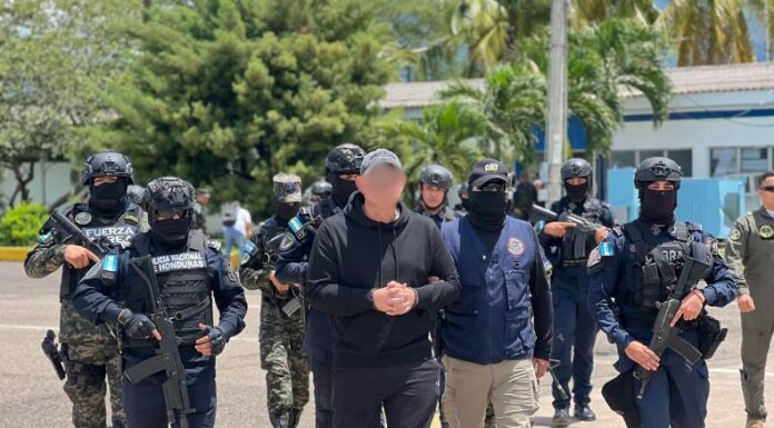 Autoridades hondureñas entregan a Estados Unidos a un presunto narco, una semana después de la denuncia del tratado de extradición del país.