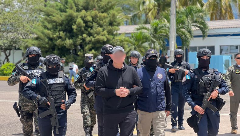 Autoridades hondureñas entregan a Estados Unidos a un presunto narco, una semana después de la denuncia del tratado de extradición del país.