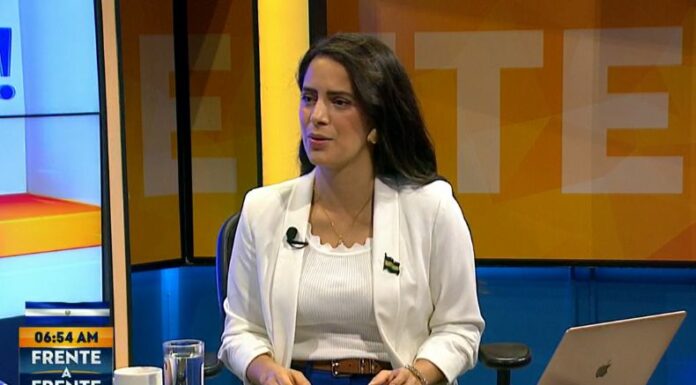 Claudia Ortiz insiste en reformar reglamento interno de la Asamblea para que acuerdos y actas de junta directiva sean públicos.