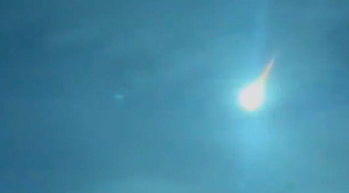 Varios internautas captaron instante en que un asteroide impacta contra la Tierra cerca de la isla filipina de Luzón.