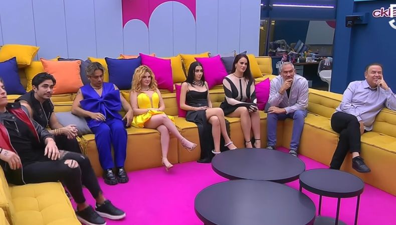 El reconocido mexicano, Adrián Marcelo, no deja de abarrotar los titulares tras su salida de La Casa de los Famosos.