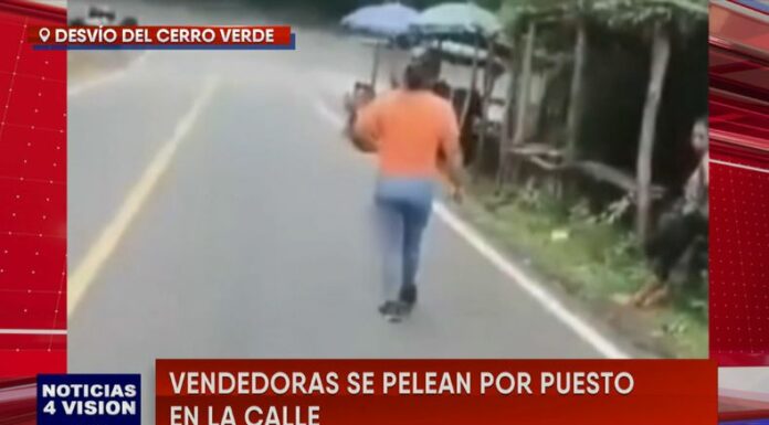 El acto de intolerancia ocurrió entre dos vendedoras informarles, donde las agresiones verbales fueron subidas de tono.