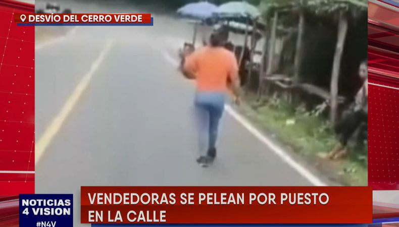 El acto de intolerancia ocurrió entre dos vendedoras informarles, donde las agresiones verbales fueron subidas de tono.