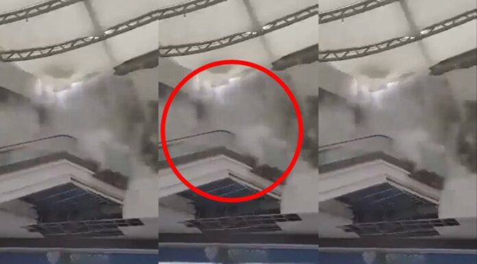 Las fuertes lluvias percibidas en Nuevo León, México ocasionaron el desplome de un techo comercial. Una persona resultó con lesiones.