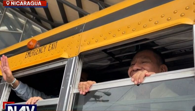 Autoridades nicaragüenses liberan a 135 presos políticos por razones humanitarias, gracias a una mediación de Estados Unidos.