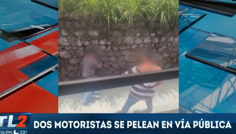 Dos motoristas del transporte colectivo protagonizaron un acto de intolerancia en las calles del centro de San Salvador.