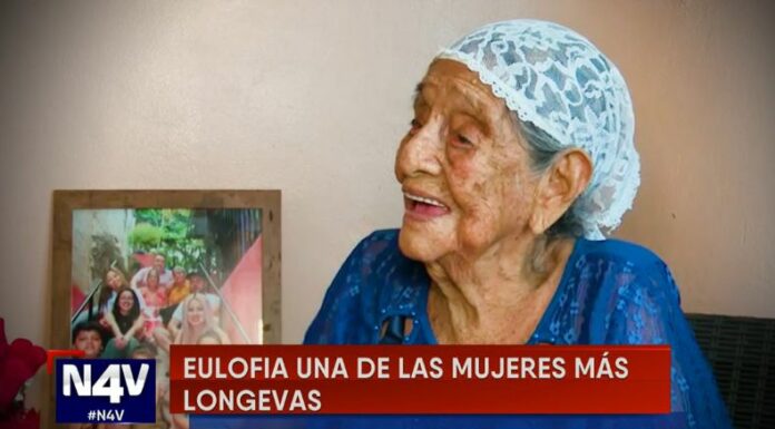Doña Eulofia Reyes, una señora que ha llegado a sus 113 años de edad, manteniendo su sonrisa y fe en Dios cada día.