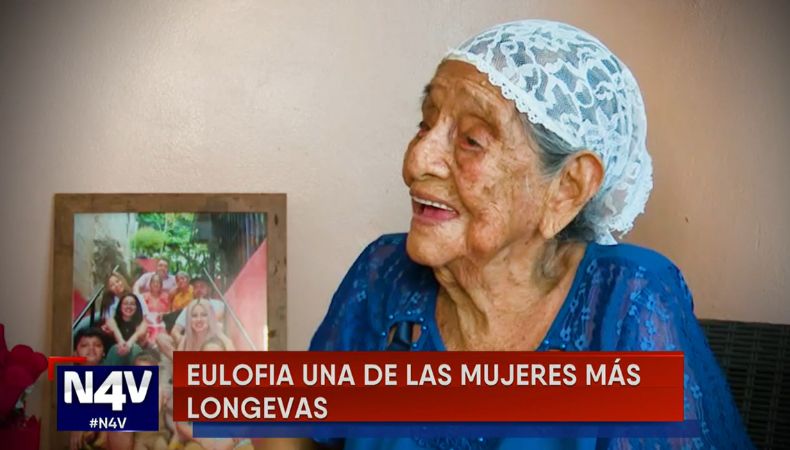Doña Eulofia Reyes, una señora que ha llegado a sus 113 años de edad, manteniendo su sonrisa y fe en Dios cada día.