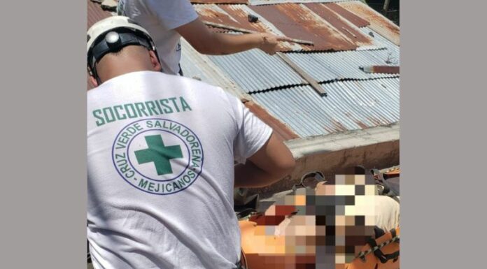 En información de última hora, Cruz Verde Salvadoreña reportó la muerte de un hombre que cayó desde una altura de cinco metros.