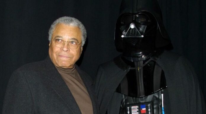 El actor estadounidense, James Earl Jones, quien era reconocido por haber inmortalizó a personajes icónicos como Darth Vader.