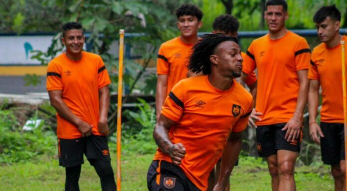 El delantero, procedente de Colombia, Edgar Medrano, está a punto de completar los trámites para volver a vestir la camiseta emplumada.