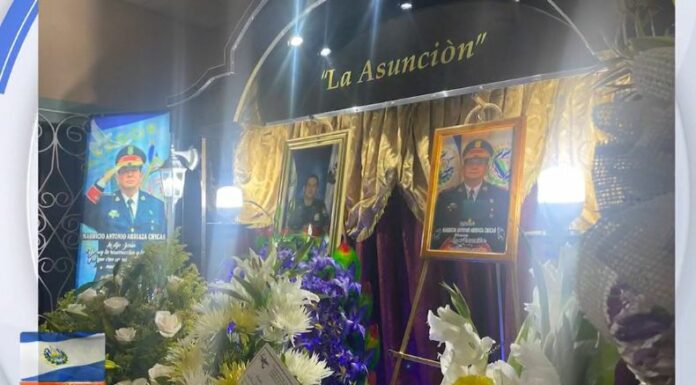 Los restos del director de la Policía Nacional Civil, Mauricio Arriaza Chicas, fueron velados en su tierra natal, Ahuachapán.