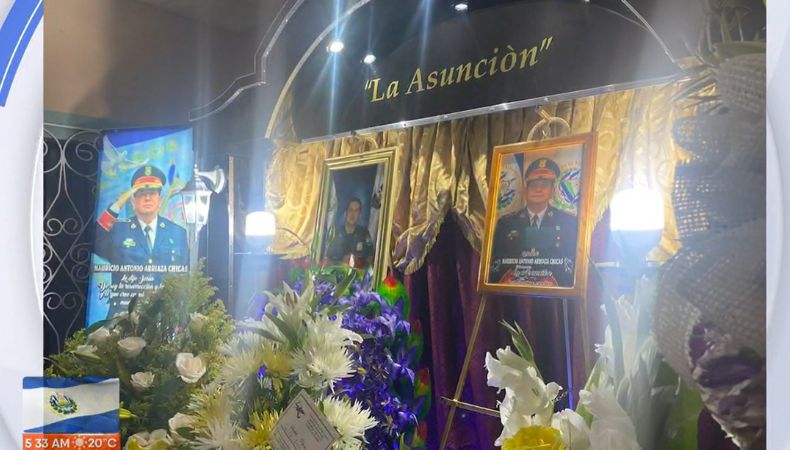 Los restos del director de la Policía Nacional Civil, Mauricio Arriaza Chicas, fueron velados en su tierra natal, Ahuachapán.
