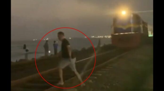 La velocidad y la fuerza del tren golpearon al hombre y lo hicieron volar varios metros de distancia frente a la mirada de varias personas.