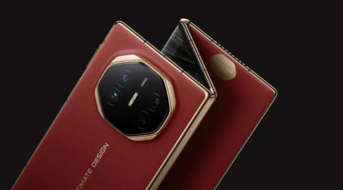 El Huawei Mate XT cuenta con pantalla plegable de 8