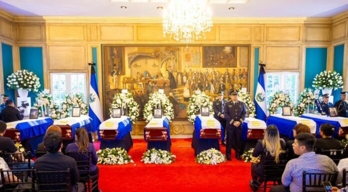 Se ha colocado una Capilla Ardiente a ocho víctimas del accidente aéreo del pasado domingo, ocurrido en Pasaquina, La Unión.