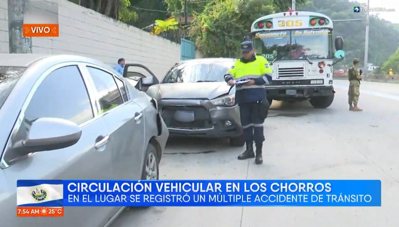Un múltiple accidente de tránsito genera caos vehicular en la carretera Panamericana, tramo Los Chorros.
